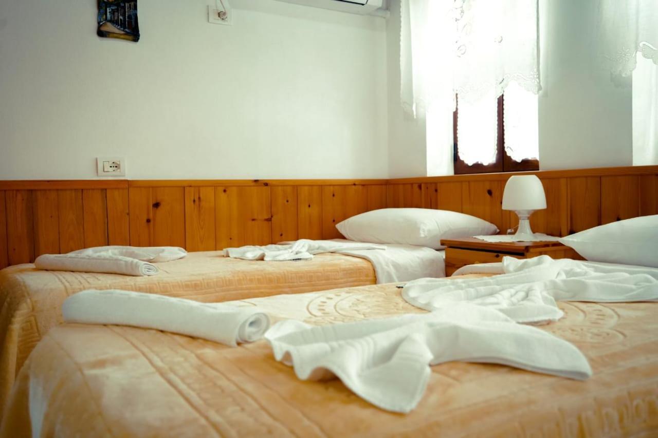 Hotel Domino Гирокастра Экстерьер фото